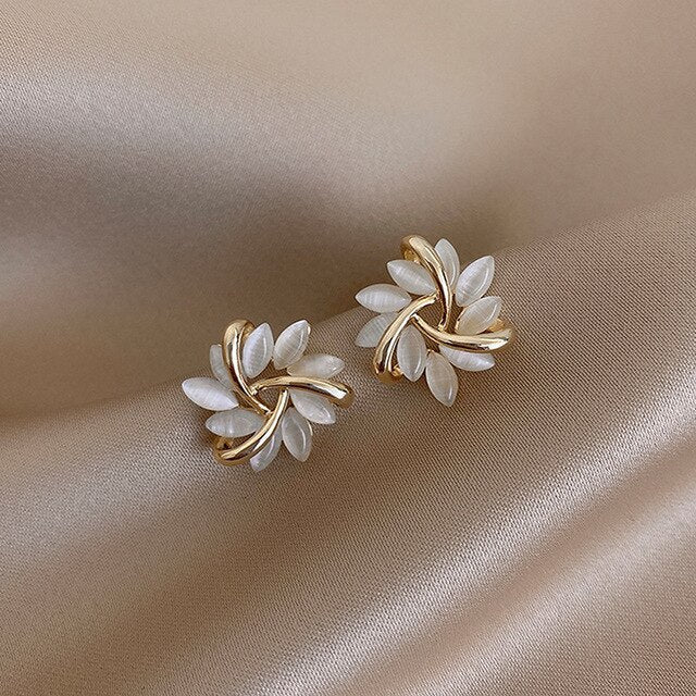 Lila™ | Elegante Witte Opaaloorbellen voor Dames