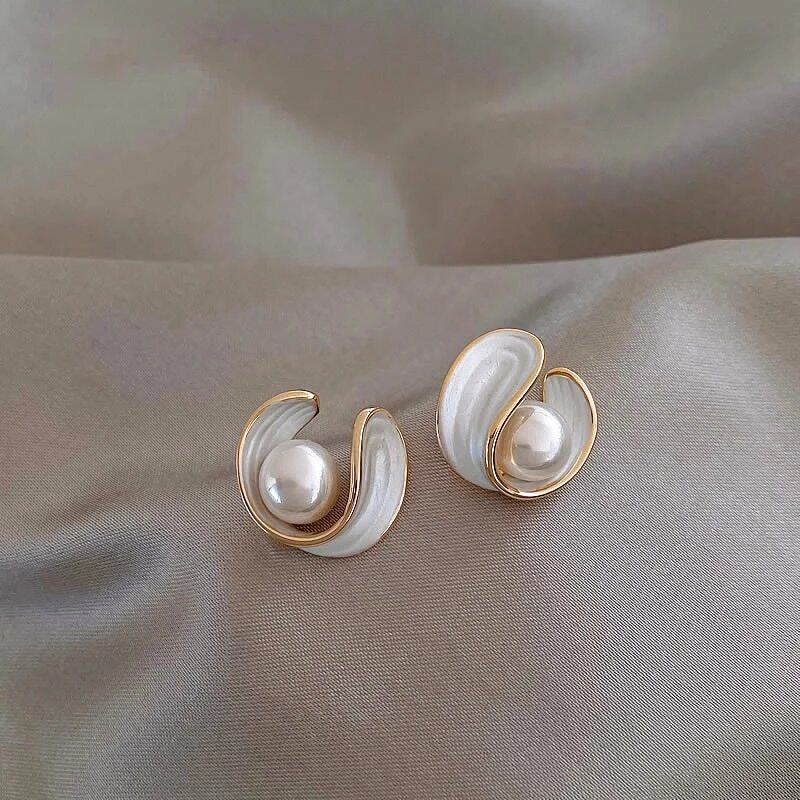 Luxe witte opalen oorbellen met parels in goud