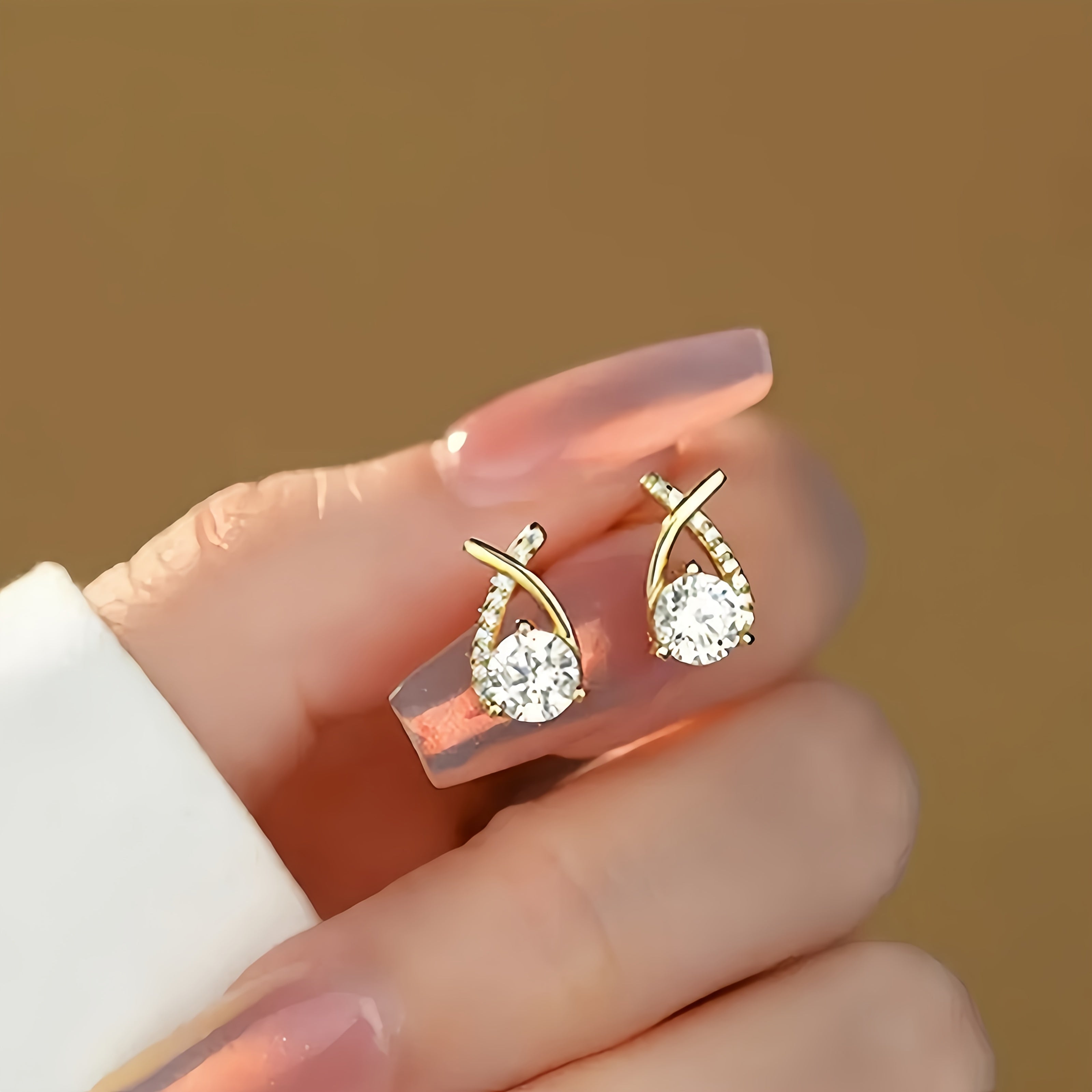 O&O - Gouden Kruis Zirconia Oorknopjes