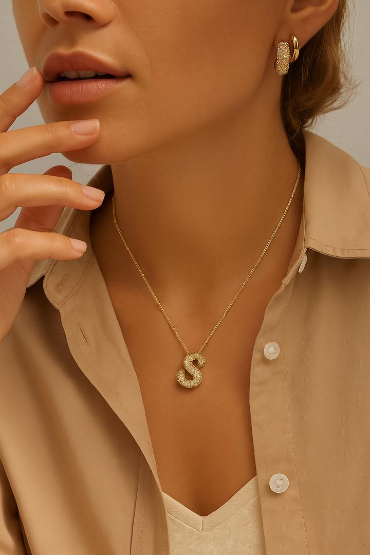 Bubbelletter initiaal ketting | Goud