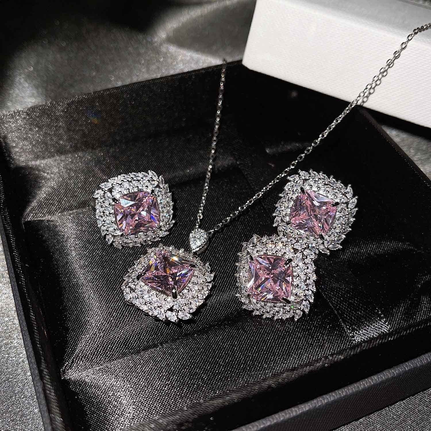 Caelith Verdane Roze Set | Wit Goud