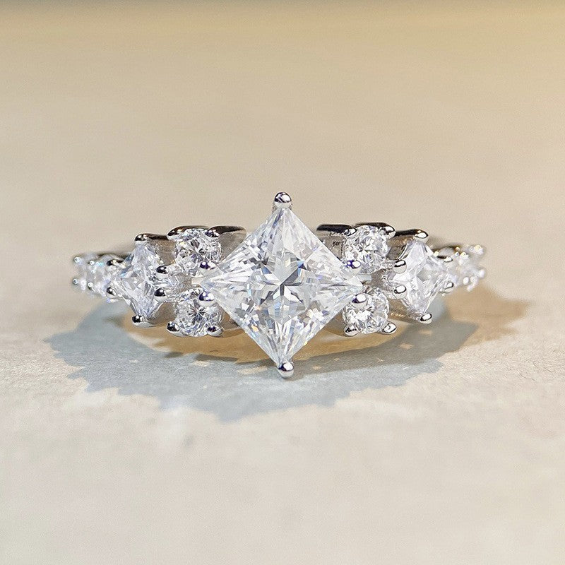 Cressida Lumere Ring | Witte Goud