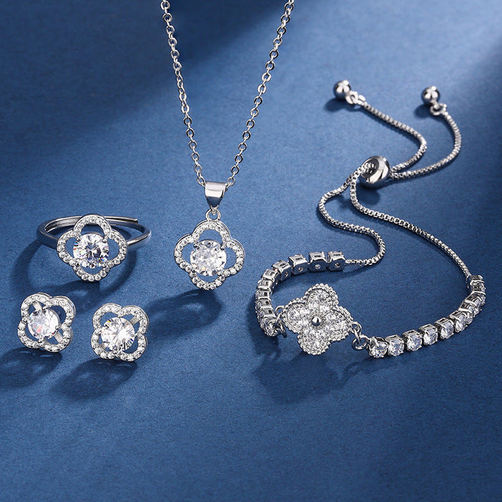 Aria Klavertje Vier Bedelset | Wit Goud