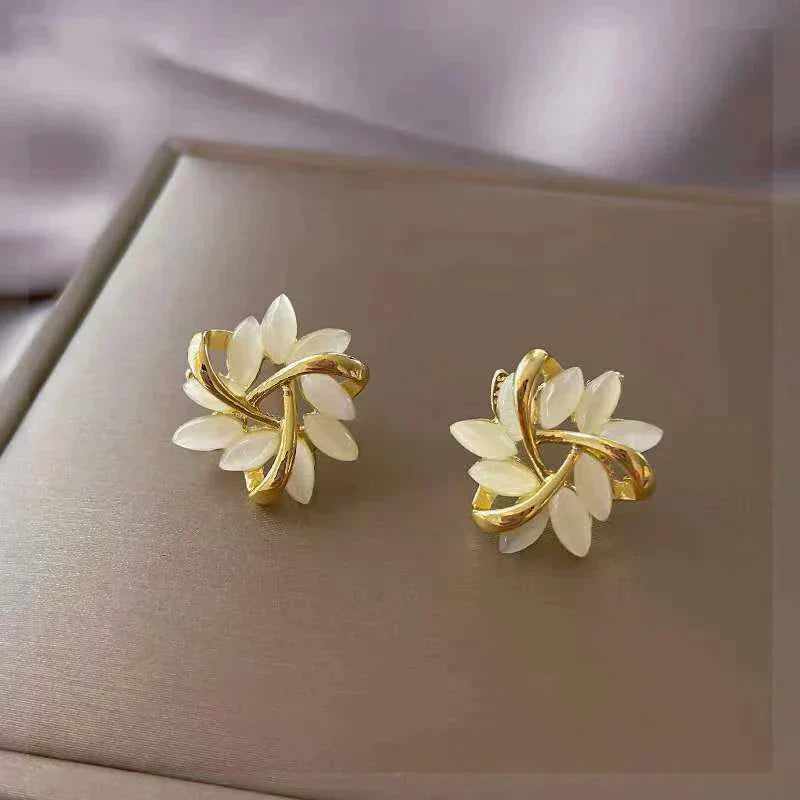 Lila™ | Elegante Witte Opaaloorbellen voor Dames