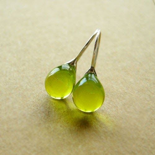 Chic™ | Vintage Olijfkleurige Kristal Oorbellen