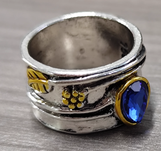 Vintage ring met blauwe steen