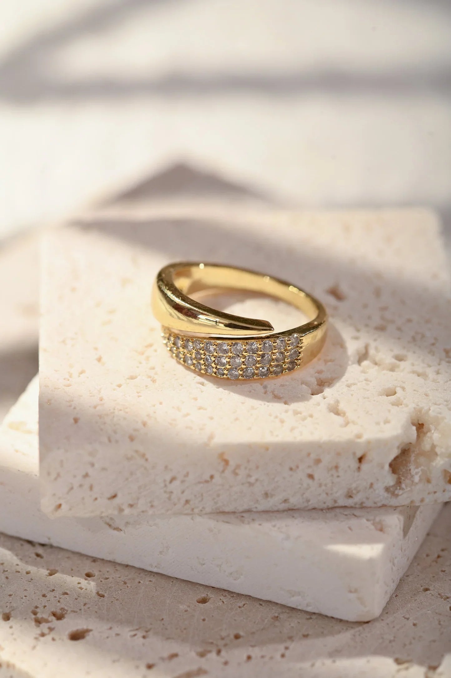 Selene | Elegante Gouden Ring met Fonkelstenen (1+1 GRATIS)